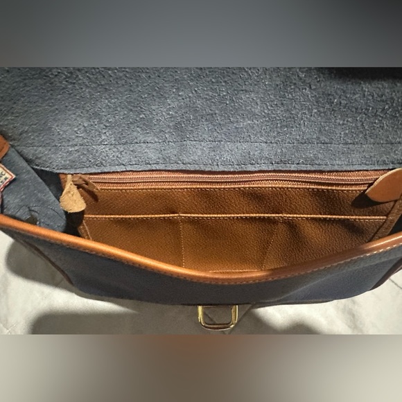 Dooney&Bourke Vintage Equestrian Bag-Navy pebbled leather with British tan trim - Picture 6 of 9